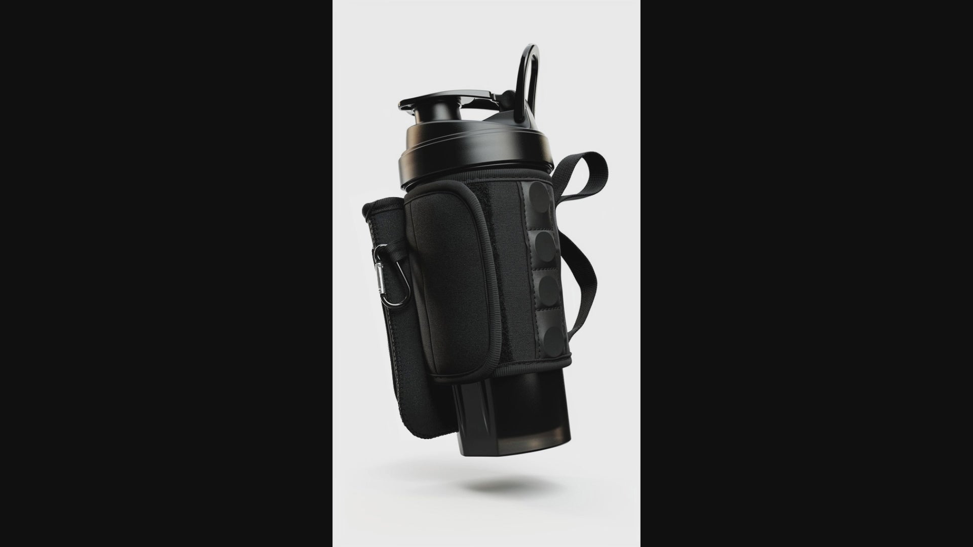 Load video: Gobuca Hydro-Hitch Magnetic Bottle Bag in use 
